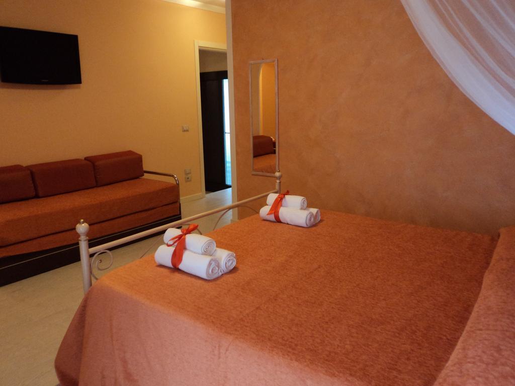 Bed & Breakfast Giardini Di Corte Toscolano-Maderno Zimmer foto