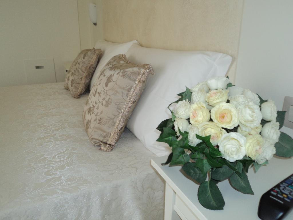 Bed & Breakfast Giardini Di Corte Toscolano-Maderno Zimmer foto