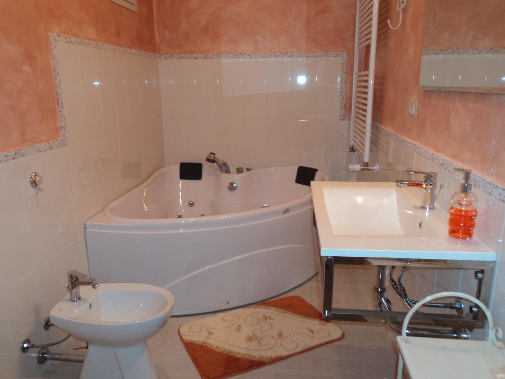 Bed & Breakfast Giardini Di Corte Toscolano-Maderno Zimmer foto