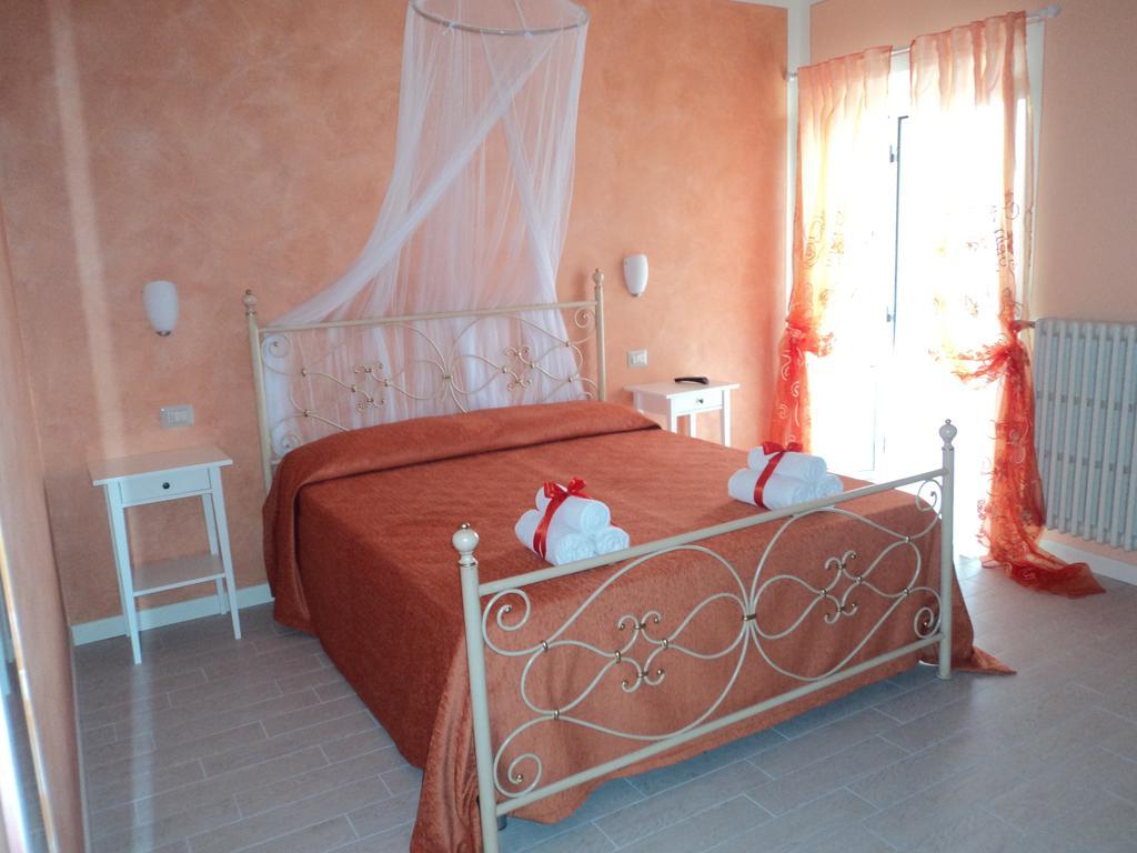 Bed & Breakfast Giardini Di Corte Toscolano-Maderno Zimmer foto