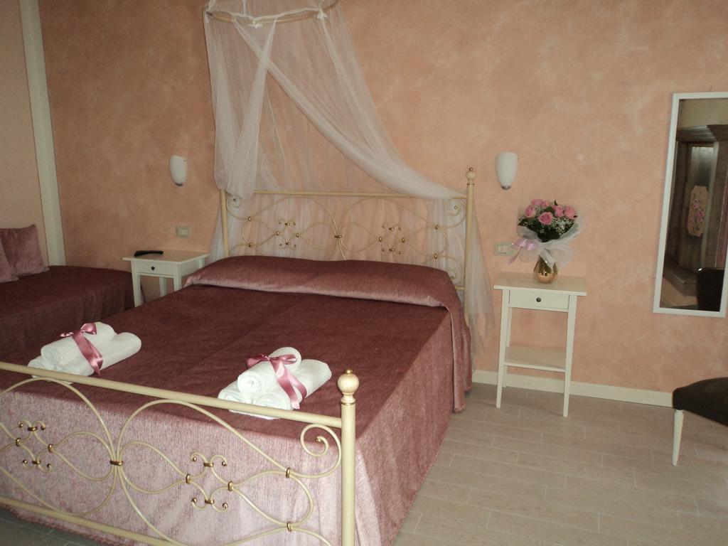 Bed & Breakfast Giardini Di Corte Toscolano-Maderno Zimmer foto