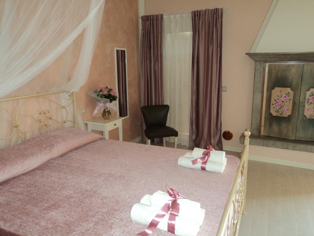 Bed & Breakfast Giardini Di Corte Toscolano-Maderno Zimmer foto